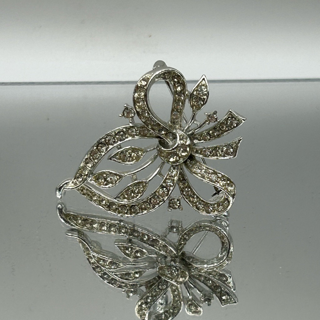 Lisner Elegant Vintage Silver Crystal Brooch 44$
